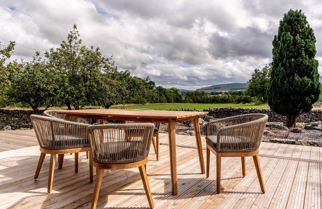 A long ashes park that sleeps 6 guests in 3 bedrooms