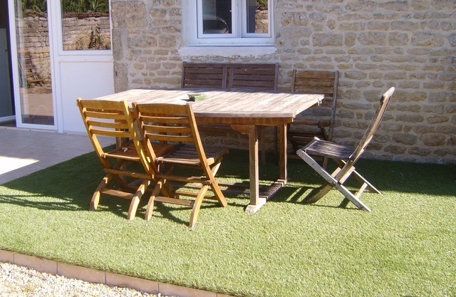 A lovely 3 bedroom house with private pool, secure garden and parking