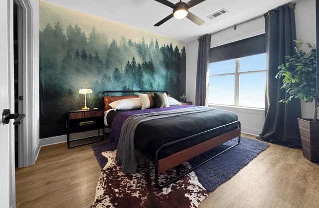 A Luxe Stay in Deep Ellum - Free Parking + Pool + Rooftop + King Bed + Walkable