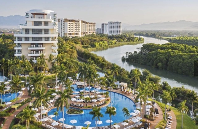 A Luxurious, Blissful 5-Star 2 Bedroom Suite w/ Large Balcony and Ensuite Pool