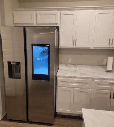 A luxuriously furnished private room in a brand new home