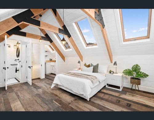 A Majestic Victorian Private Rear Access Quarters