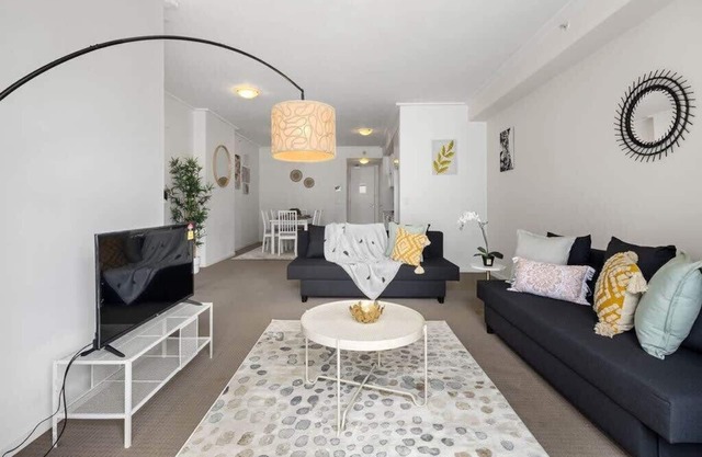A Modern Apt for 6 Right Next to Darling Harbour