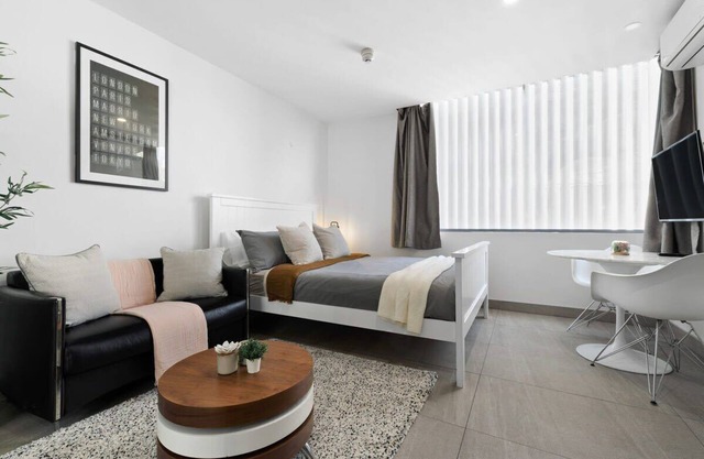 A Modern Beach Studio, 5min walk to Bondi Beach