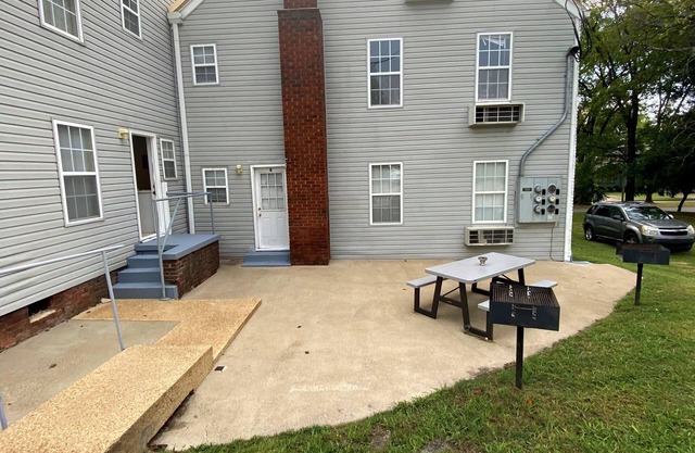 A Modern Farmhouse style 1/1 with a PATIO in the 💚 of DT!!