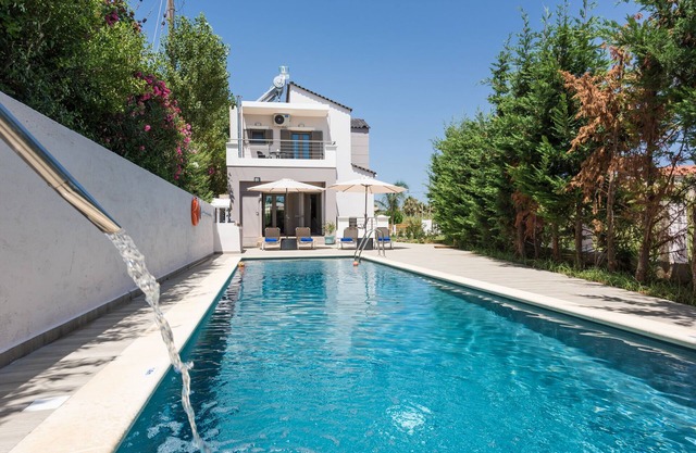 A new villa with private pool, 350m from the beach and close to all amenities