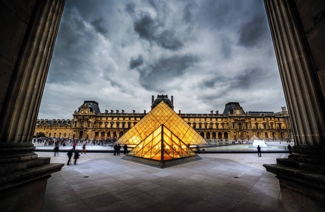 A PARISIAN CHARM JUST STEPS FROM THE ICONIC LOUVRE MUSEUM AT RUE DE L'ORATOIRE