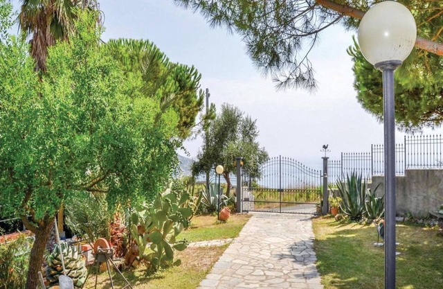 A peaceful Paradise facing the Sea