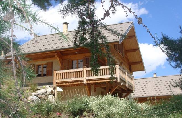 A pleasant chalet bathed in light, with a magnificent view.