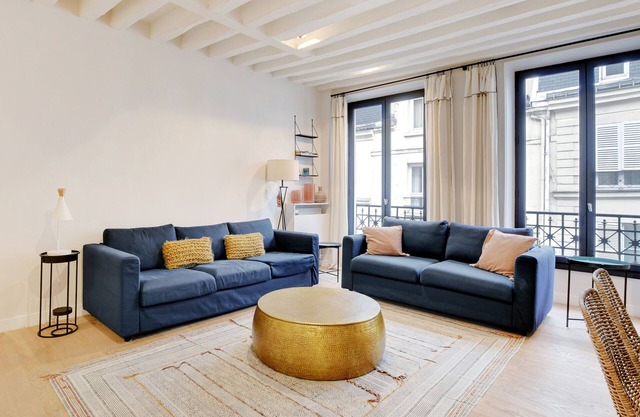 A Prestigious 2BR/1BA in Louvre