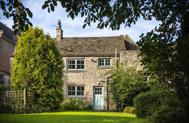 A pretty, rambling cottage with large garde - Stable Cottage
