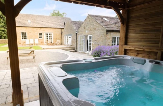 A pretty stone built cottage offering luxury accommodation with sauna & hot tube