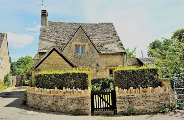 A Quaint Grade 11 Listed Detached Stone Cottage In Lower Slaughter with parking.