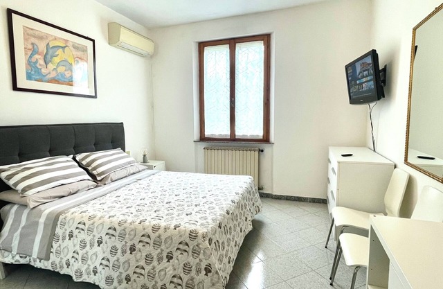 A quiet place. Comfortable accommodation, close to the center and the sea