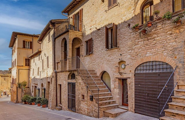 A refined abode a stone's throw from the Basilica of St. Francis