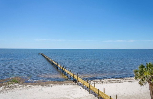 A-ROO-BA is a beautiful condo with everything you will need!