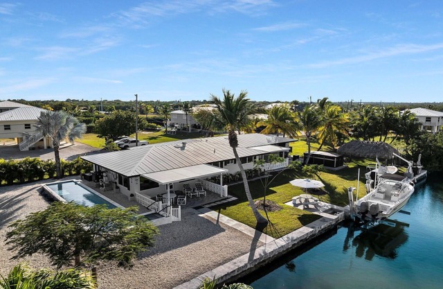 A Serene Florida Escape in Big Pine Key 3 bed 2 bath house, pool, dock, sleep 8
