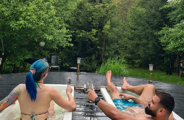A small house from Transylvania, in the middle of nature, with a wild jacuzzi