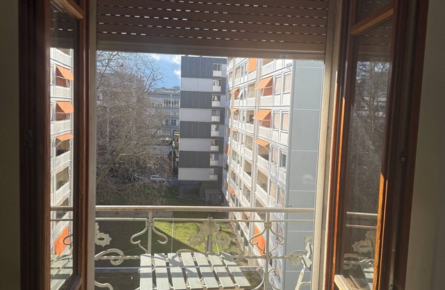 A spacey apartment by the Jonction River