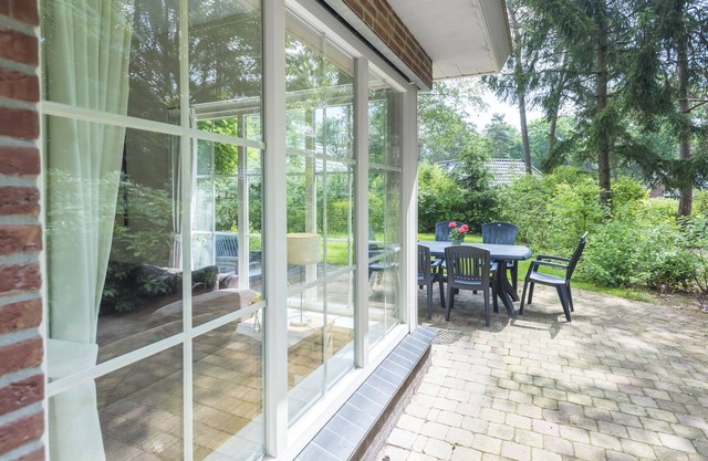 A spacious and pleasant house in the woods of Beekbergen. Free WiFi.