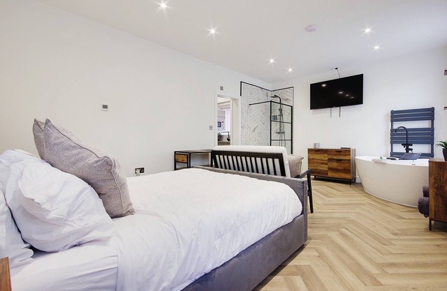 A Spacious Luxury Suite Open Bath