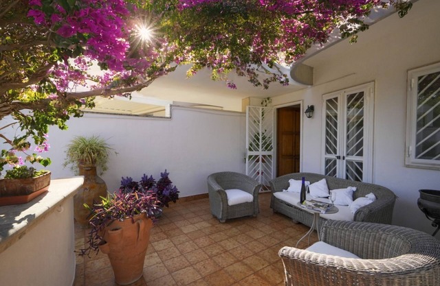 A stone's throw from the sea - Apartment with parking