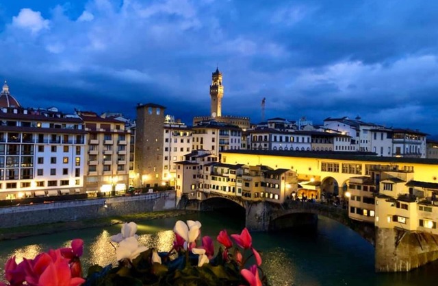 A STONE'S THROW FROM UFFIZI MUSEUM Apartment Florence Ponte Vecchio View Luxury