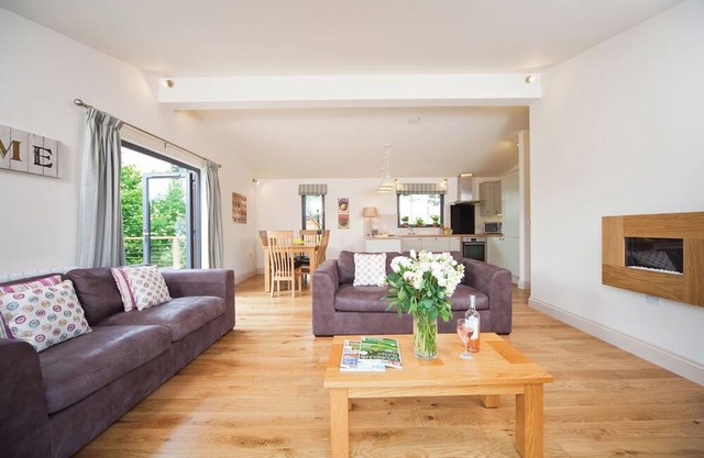 A stunning luxury lodge, perfect for a couples retreat or family break.