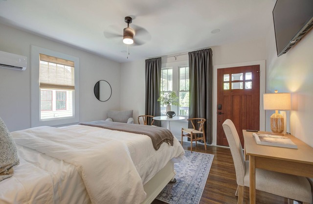 A Stylish & Comfortable Retreat in Historic Wilmore, Steps from Uptown Charlotte