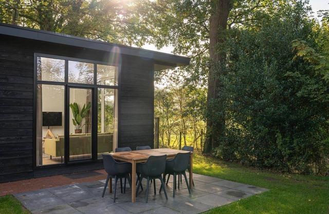A stylish cottage with fine views over the fields of Twente. Being free in Twente!