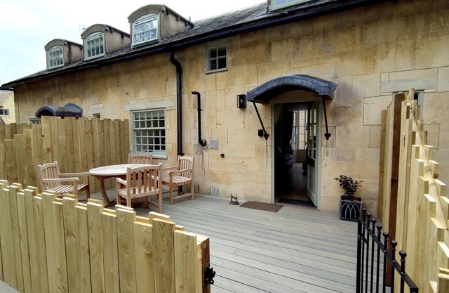 A sudeley castle cottage that sleeps 3 guests in 2 bedrooms