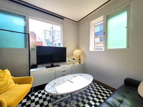 a sunny and comfortable house-202