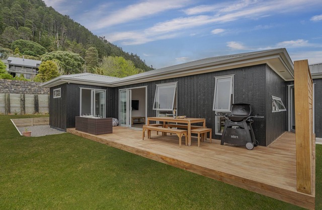 A Sunshine Retreat - Pauanui Holiday Home