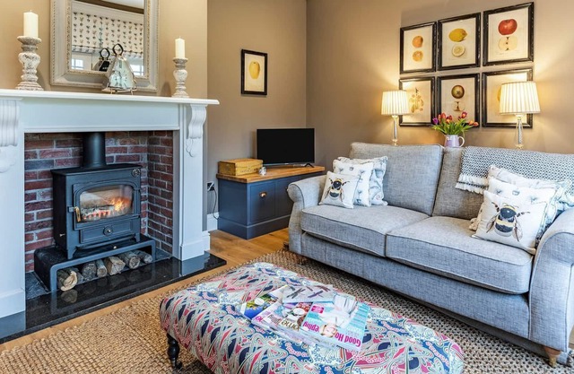 A superb luxury retreat with a hot tub to enjoy, perfect for a romantic and relaxing break.