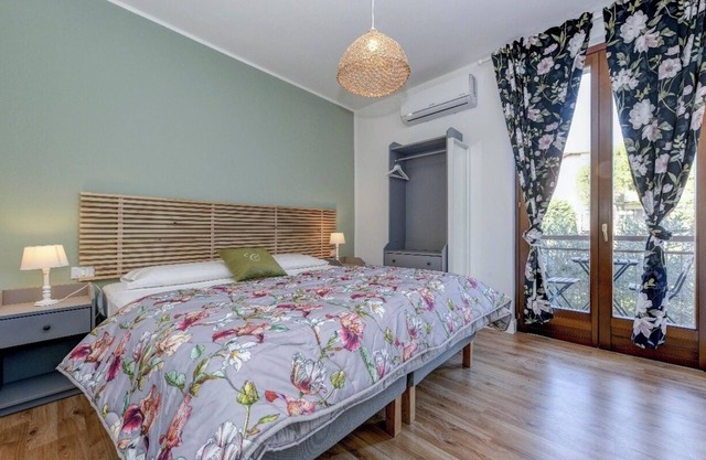 A terraced villa with garden in the center of peschiera del garda