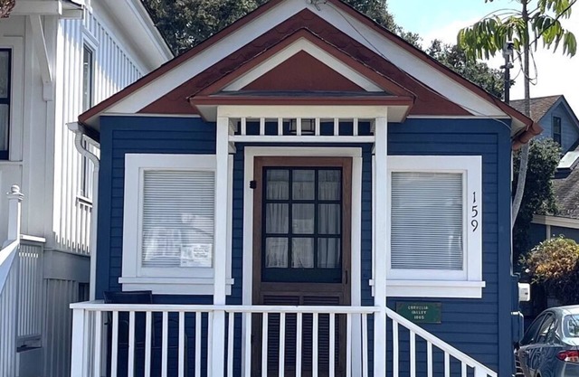 A Tiny House - Pacific Grove House - Small is Beautiful