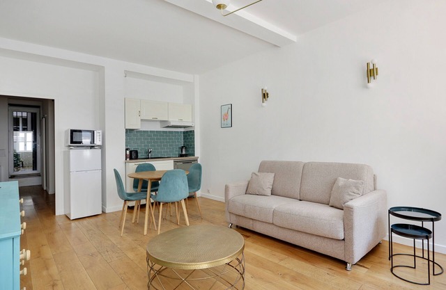 A Trendy 1-BDR Apartment in Saint Germain