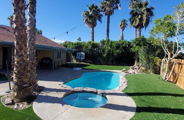 A tropical paradise in the desert!