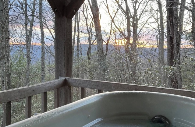 A Unique Bed and Breakfast.Log Cabins, with Hot Tubs and Breakfast Delivered Each Morning :)