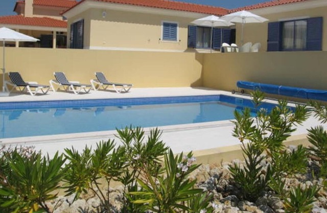 A villa with private pool and private tenniscourt, uniquely located