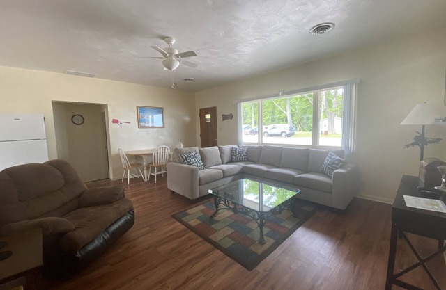 "A Wave from it All" unit 3, Apartment on the Lake