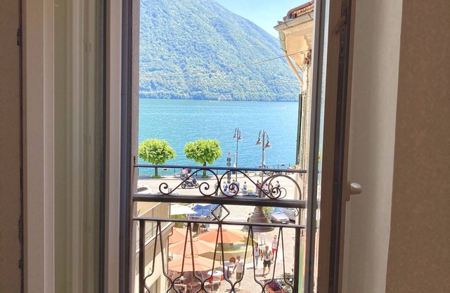 A window to the lake