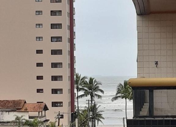 A180m da praia de Vila Caiçara