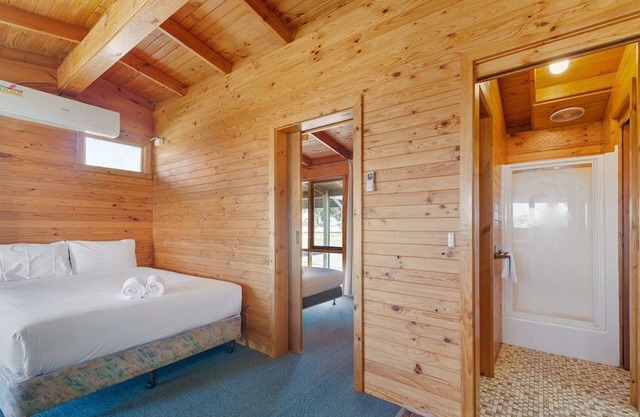 Aaroona Resort private cabins close to the shores of Lake Mulwala