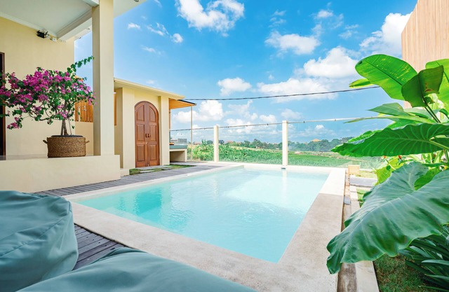 Aaya - 8 Min To Beach, Radiant Villa w/Rice Field & Sunset Views