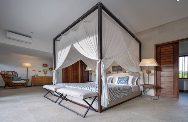 Abaca Iluh 6 BR - Luxury in the heart of Seminyak