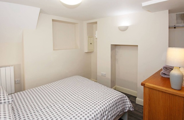 Abbey Foregate - Basement Apartment