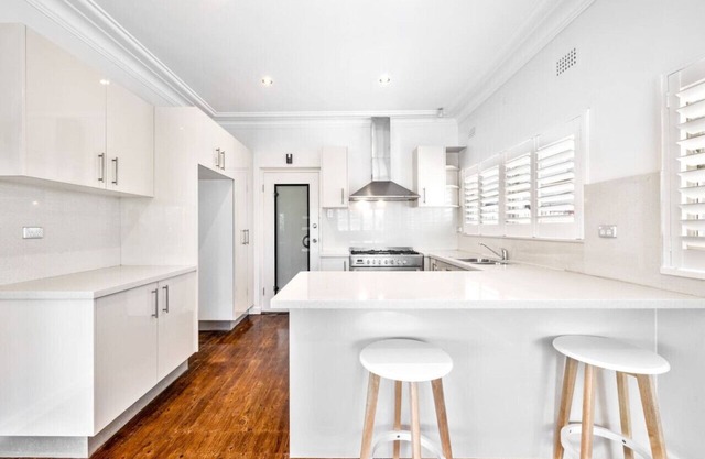 Abbotsford · Renovated family home close to the water's edge