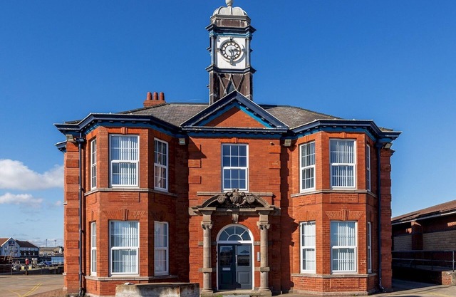 Abdiel 6 · Stylish 1st-Floor Retreat by Hartlepool Marina | Pass the Keys