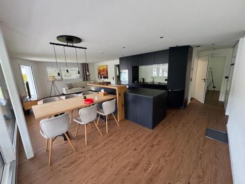 Abendrot- grosse moderne und stilvolle Ferienwohnung im Bergdorf Sörenberg
